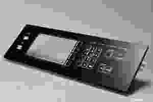 Пленочная клавиатура на жестком основании из фрезерованного алюминия с запрессованными шпильками и втулками